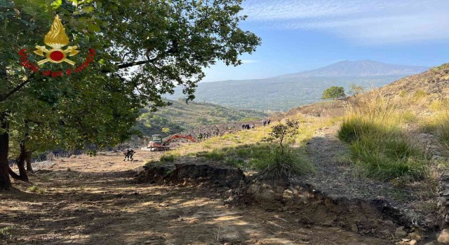 İtalyada yangın söndürme uçağı düştü: 2 ölü