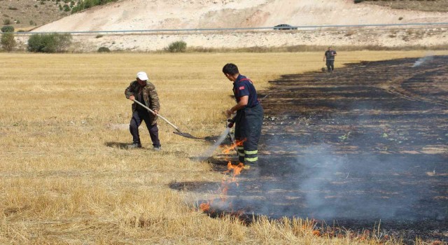 İtfaiye suyla, o ise yaba ile müdahale etti