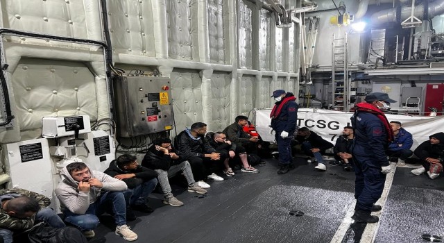İzmir açıklarında 155 düzensiz göçmen yakalandı, 8 göçmen kurtarıldı