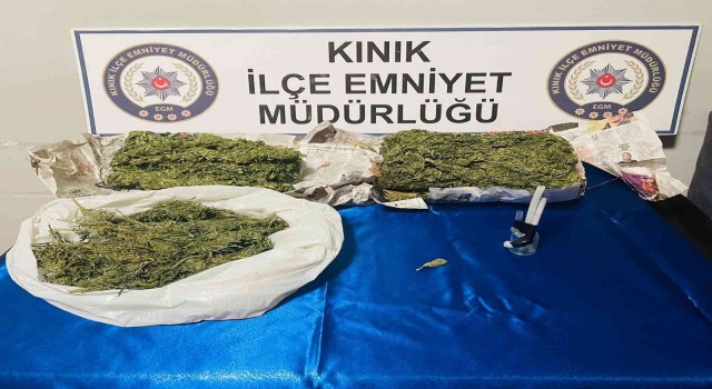 İzmir polisi uygulama sırasında uyuşturucuyu buldu