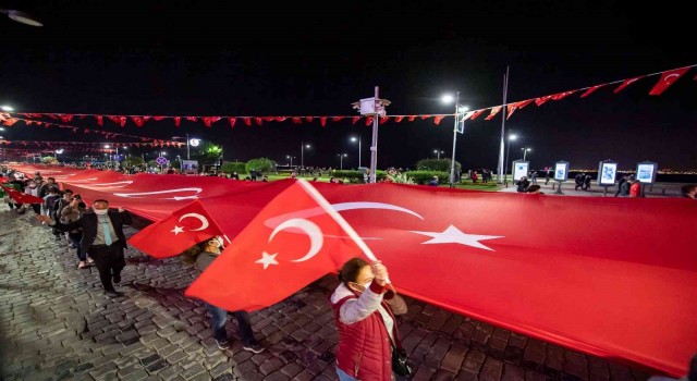İzmirde 3 gün 3 gece 99. yıl kutlaması