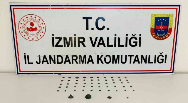 İzmirde 54 adet tarihi eser ele geçirildi
