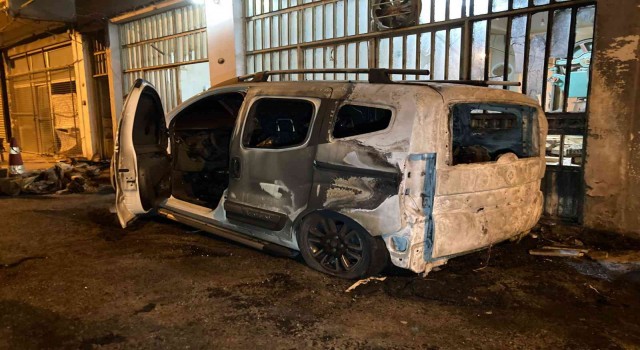 İzmirde araç ve iş yerini kundaklayan şüpheli yakalandı