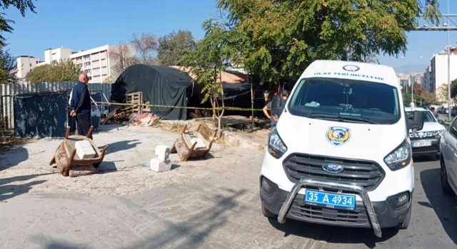 İzmirde barakada sır ölüm: Bıçaklanmış halde ölü bulundu