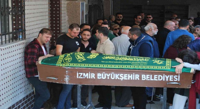 İzmirde boşanma aşamasındaki eşi tarafından öldürülen kadın son yolculuğuna uğurlandı