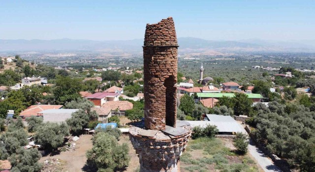 İzmirde ecdat yadigarı cami göz göre göre yok oluyor