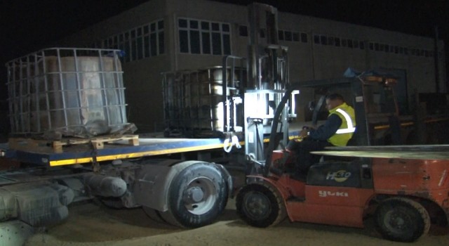 İzmirde ele geçirilen 1 milyon litre karışımlı akaryakıt, imha edilmek üzere taşınıyor