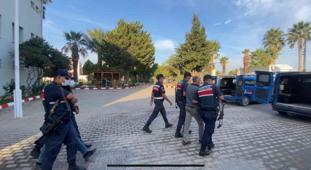 İzmirde göçmen kaçakçılığı operasyonu: 5 tutuklama