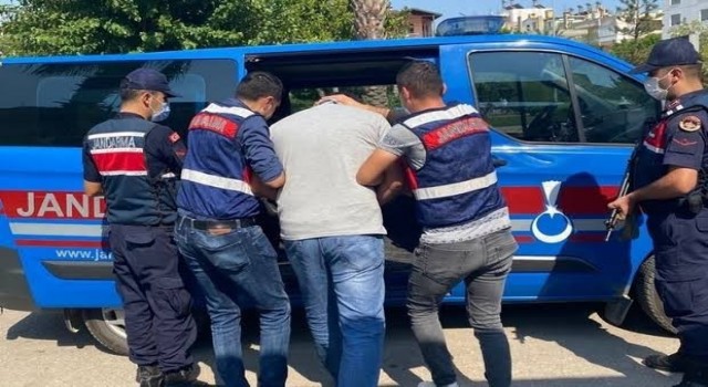 İzmirde JASAT, 11 firariyi yakaladı