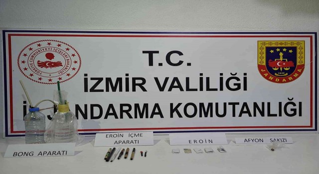 İzmirin farklı ilçelerinde 26 zehir taciri kıskıvrak yakalandı