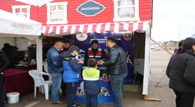 Jandarma açtığı stant ile KADESi tanıttı