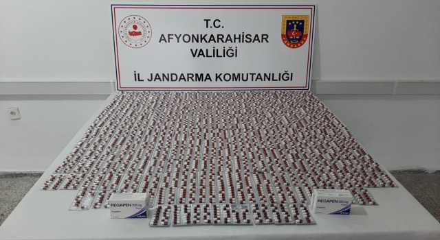 Jandarma durdurduğu araçta 7 bine yakın uyuşturucu hap ele geçirdi