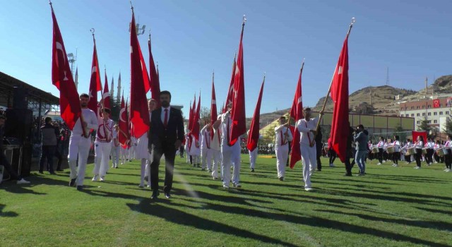 Jandarma itaat köpeği Rüzgar, becerileriyle izleyenlerden tam not aldı