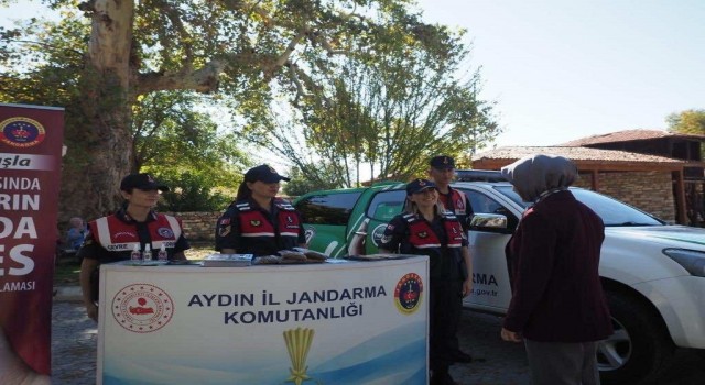 Jandarma Karacasuda vatandaşları bilgilendirdi