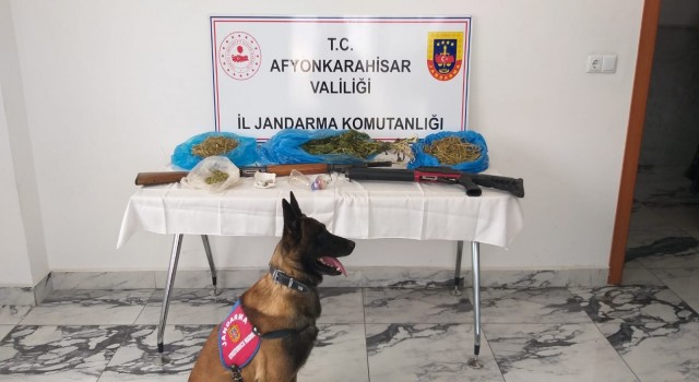 Jandarma şüphe üzerine durdurduğu araçta eroin ele geçirdi