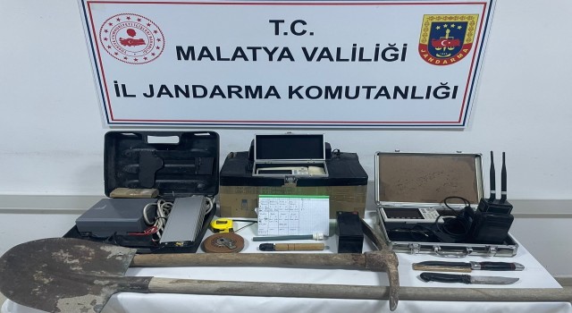 Jandarmadan kaçak kazıya suçüstü