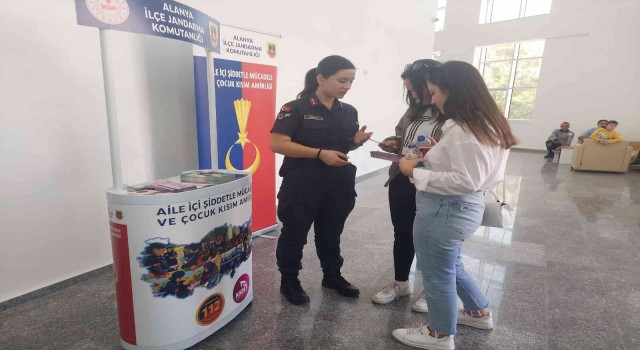 Jandarmadan Kadına el kalkmaz sloganıyla bilgilendirme faaliyeti