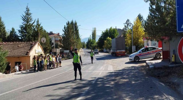 Jandarmadan yaya önceliği uygulaması