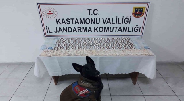 Jandarmanın arama yaptığı araçtan 826 adet sentetik ecza hap çıktı: 3 gözaltı