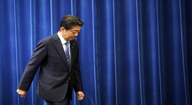 Japonya meclisinden öldürülen Eski Başbakan Abe için anma oturumu