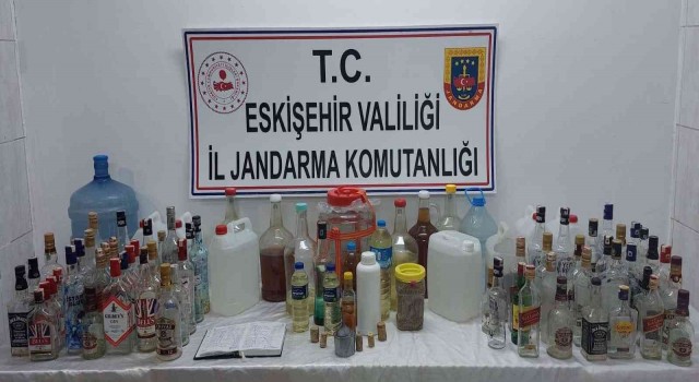 Kaçak içki operasyonunda 2 kişi veresiye defteriyle yakalandı