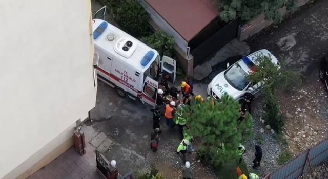 Kadıköyde inşaatta toprak kayması: Bir işçi toprak altında kaldı