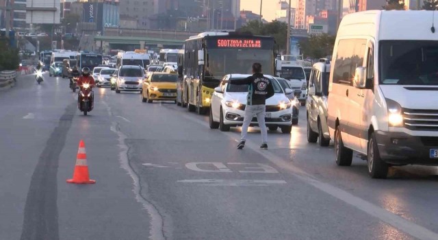 Kadıköyde usulsüz çakar ve siren denetimi