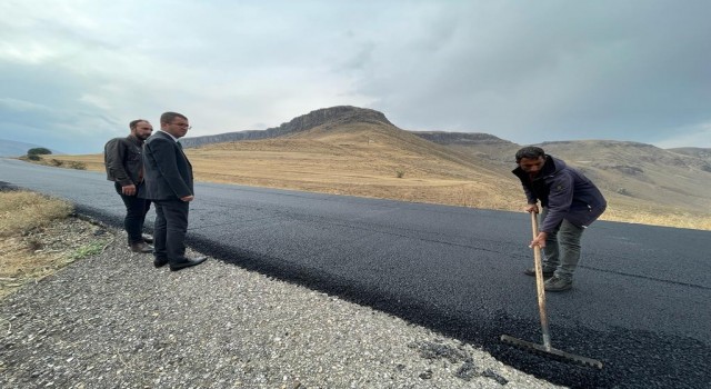 Kağızmanda köy yolları sıcak asfalt oluyor