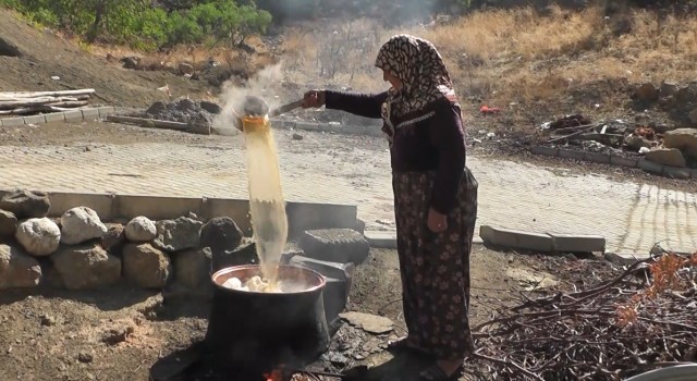Kahramanmaraşta sucuk ve bastık için kazanlar kaynıyor