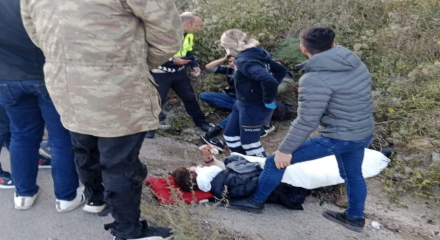 Kamyona çarpan otomobil kanala düştü: 1i ağır 4 yaralı