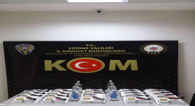 Kapıkulede bir araçta gümrük kaçağı ürünler ele geçirildi