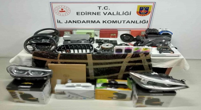 Kapıkulede kaçak oto parçaları ele geçirildi