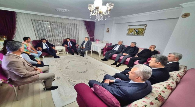 Karabük protokolünden maden şehitlerinin aileleri ile yaralı madenciyi ziyaret