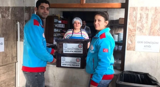 Karacasudaki lokantalarda artan yemekler can dostlara veriliyor