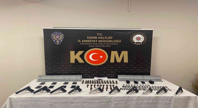 Karadeniz üzerinden İzmire silah sevkiyatı yapan iki kişi yakalandı