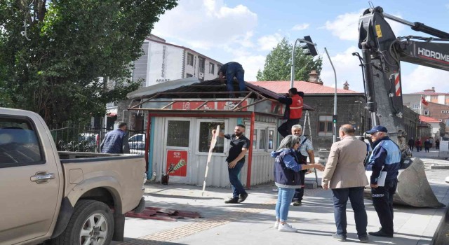 Karsta kaldırımlardaki büfeler kaldırılıyor