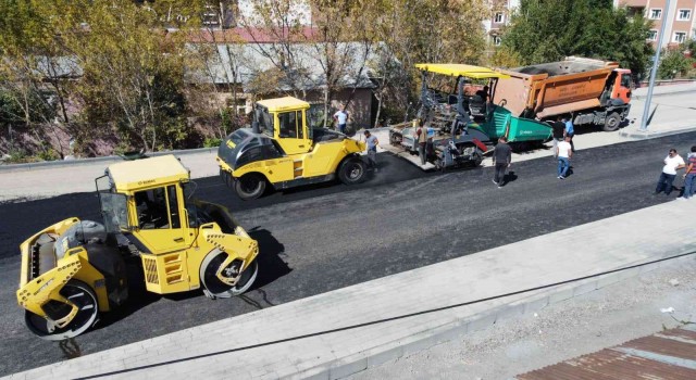 Karsta mahalleler asfalt yollara kavuştu