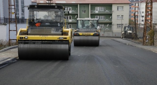 Karsta mahalleler sıcak asfalta kavuştu