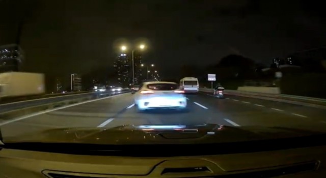 Kartalda art arda makas atan sürücü trafiği tehlikeye soktu