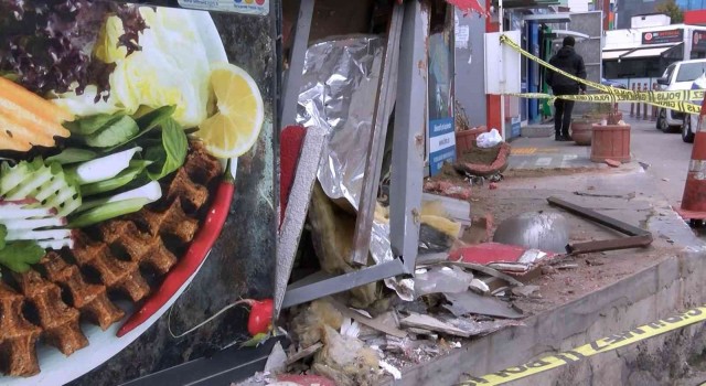 Kartalda kontrolden çıkan taksi ATMlere ve iş yerine daldı