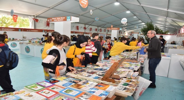 Kartepe Çocuk Kitap Fuarını 50 bin kişi ziyaret etti