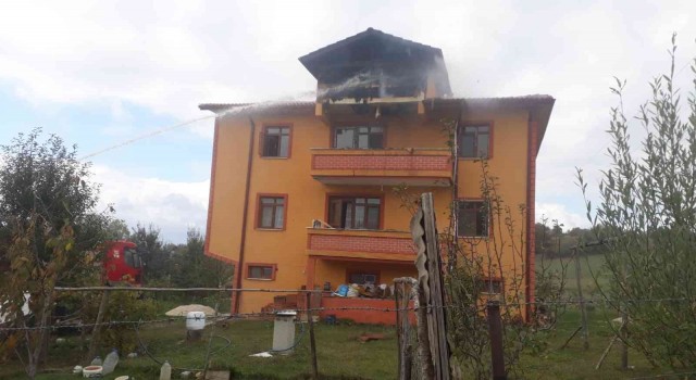 Kastamonuda 3 katlı binada korkutan yangın