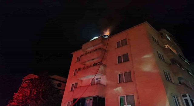 Kastamonuda çatıda çıkan yangın büyümeden söndürüldü
