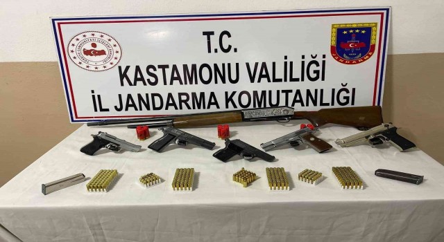 Kastamonuda kaçak silah operasyonu: 2 gözaltı