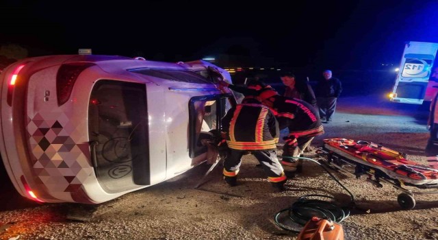 Kavşakta takla atan otomobilin sürücü yaralandı