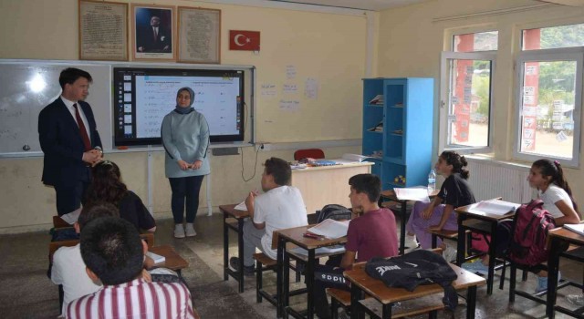 Kaymakam Gürses, öğrenci ve vatandaşlarla bir araya geldi