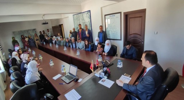 Kaymakam Türker halkın sorunlarını dinleyerek çözüm üretiyor