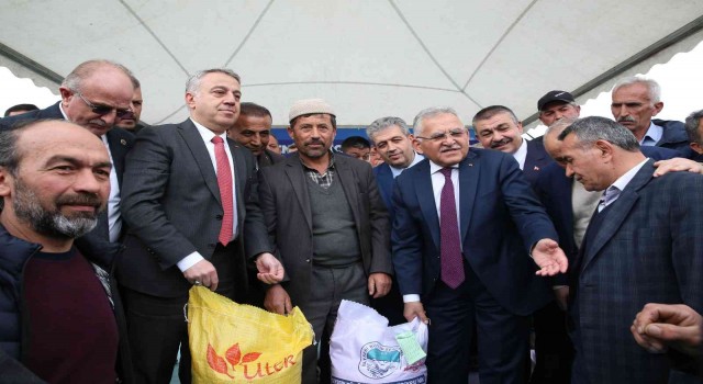 Kayseri Büyükşehirin tohum desteği sürüyor