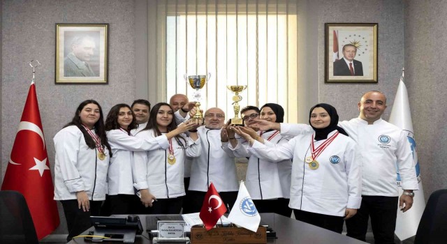 KAYÜ Rektörü, Mersinden ödülle dönen aşçılık öğrencilerini kabul etti