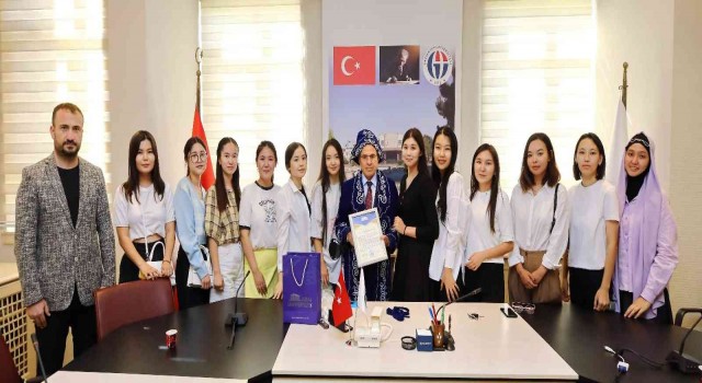 Kazakistanlı öğrenciler GAÜNde